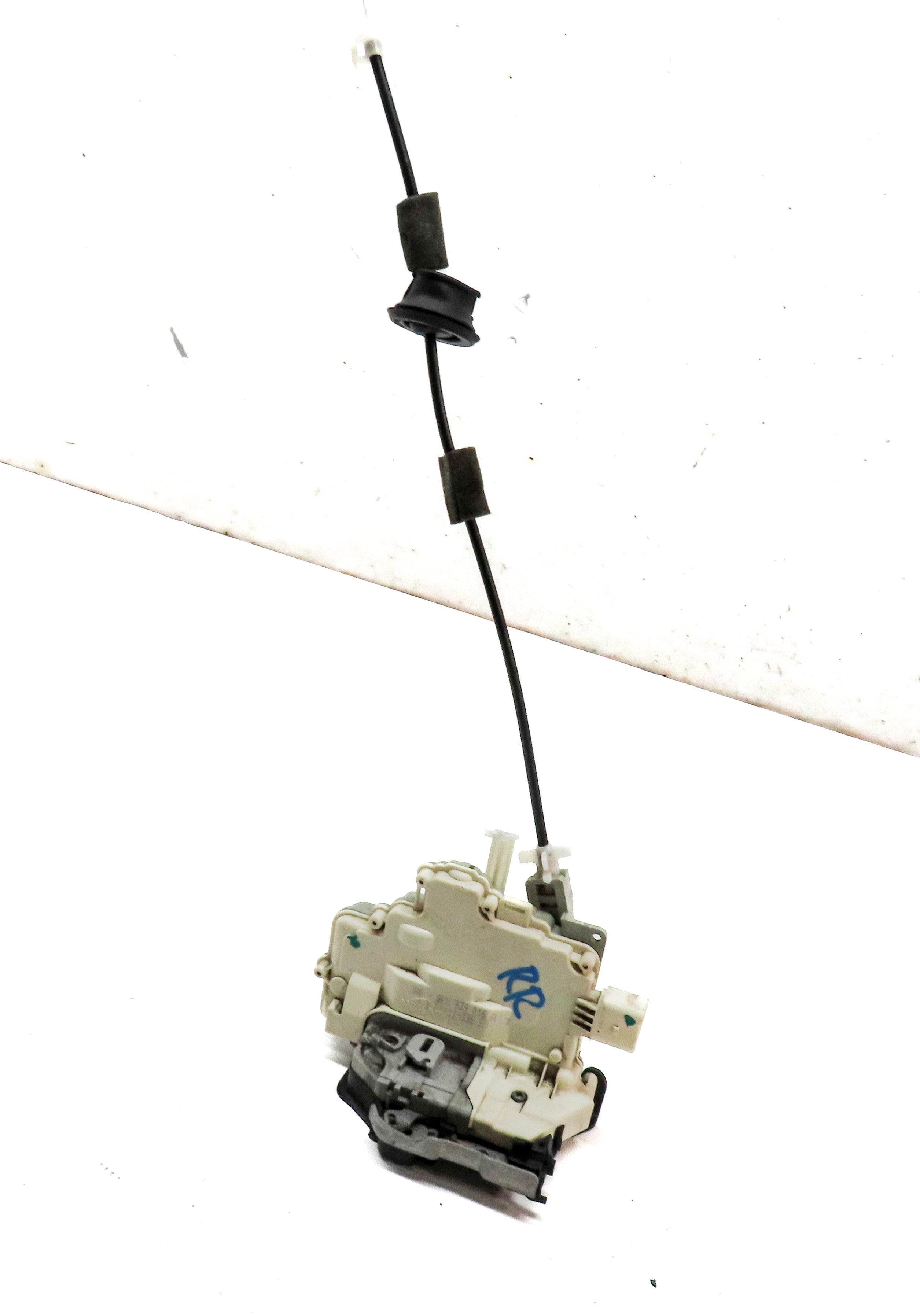09-18 AUDI / PORSCHE - A4 S4 Q5 CAYENNE PANAMERA - REAR RIGHT DOOR LOCK LATCH — exact item pictured